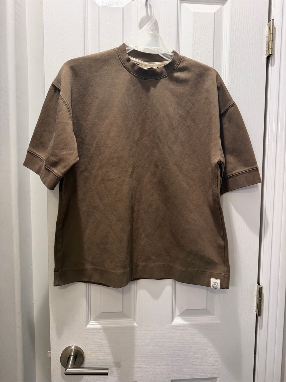 Short Sleeve Crewneck Sweater in Brown